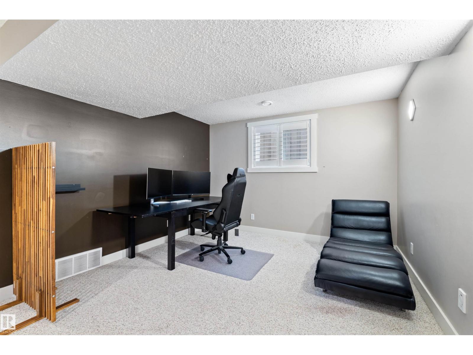 8315 SHASKE Crescent NW - Photo 25