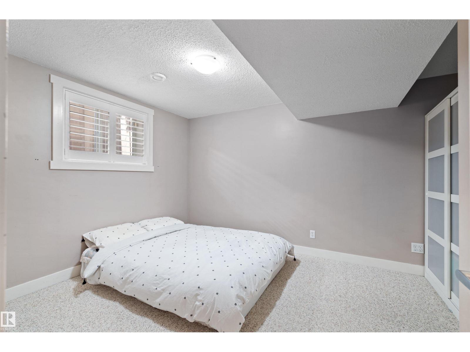 8315 SHASKE Crescent NW - Photo 27