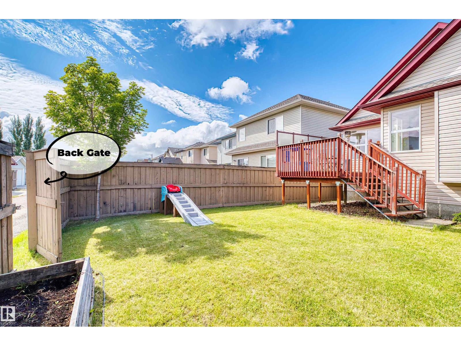 8315 SHASKE Crescent NW - Photo 31