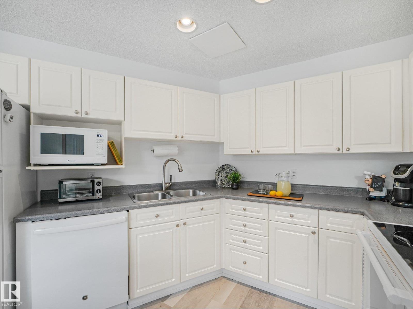 3 901 NORMANDY Drive - Photo 13
