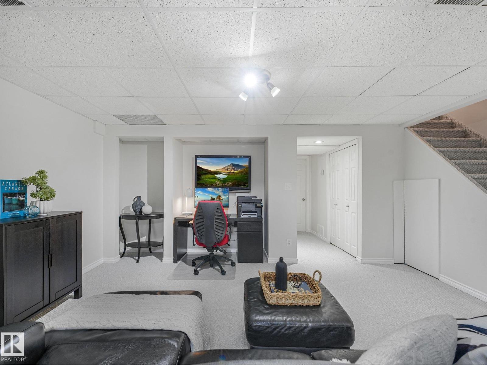 3 901 NORMANDY Drive - Photo 47