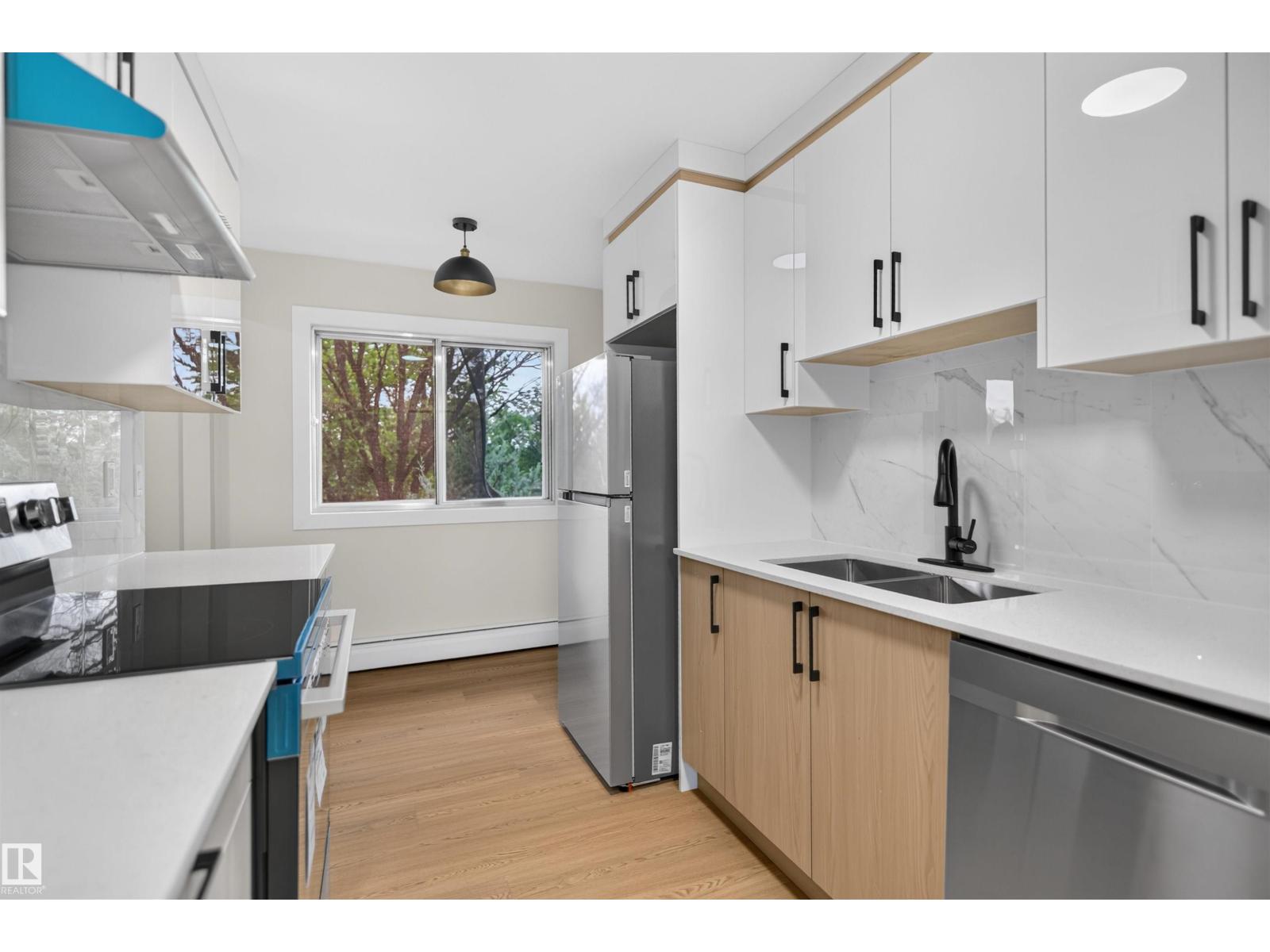 #305 11907 81 ST NW - 5