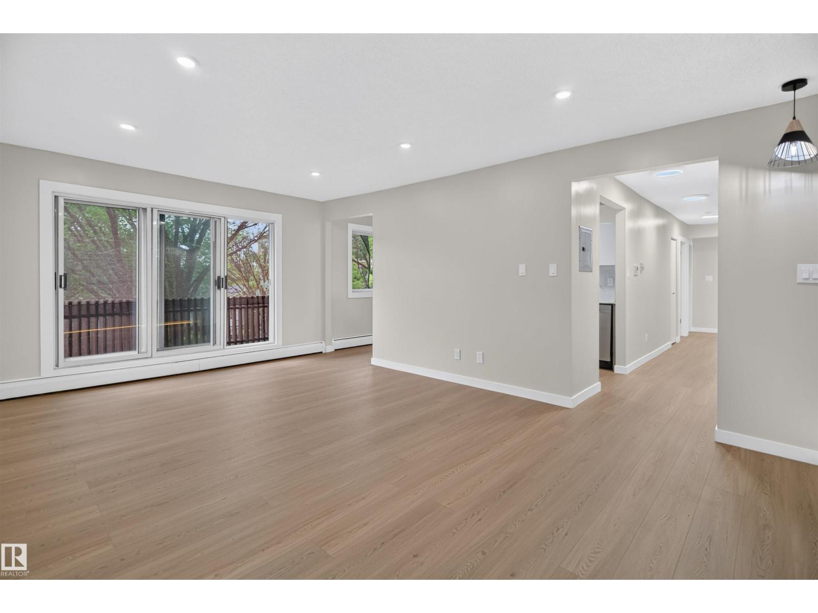 #305 11907 81 ST NW - 2