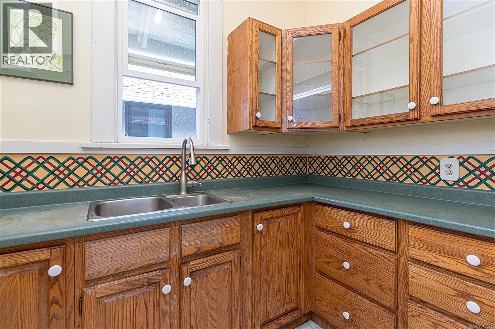 1467 Bay St - Image 12