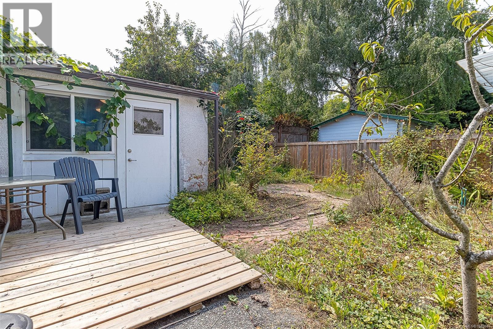 1467 Bay St - 26