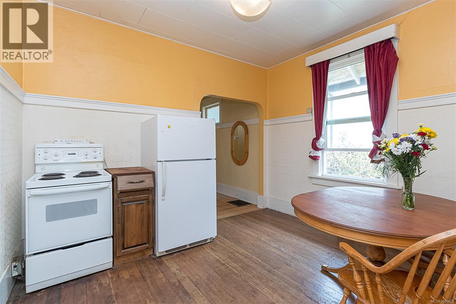1467 Bay St - 15