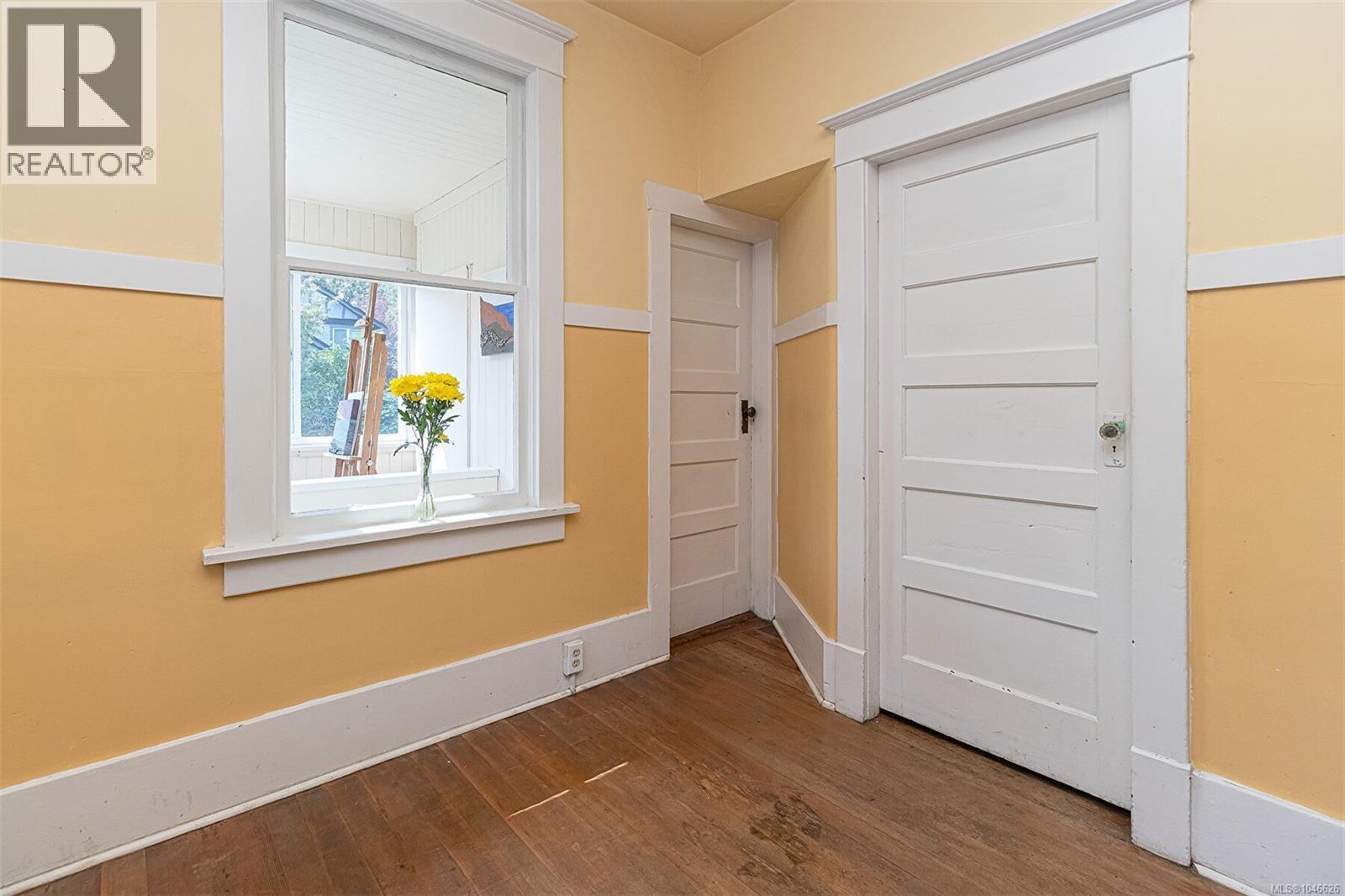 1467 Bay St - 10