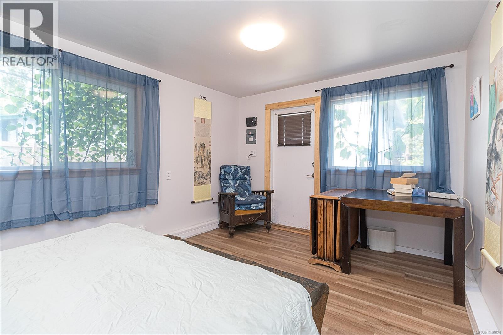 1467 Bay St - 28