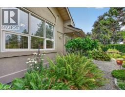 3901 Gallaghers Circle, Kelowna, BC V1W3Z9 Photo 42