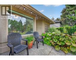 3901 Gallaghers Circle, Kelowna, BC V1W3Z9 Photo 43