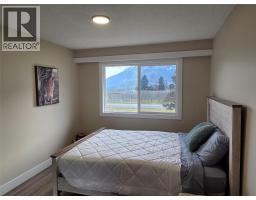 Living room - 2546 Upper Bench Road, Keremeos, BC V0X1N4 Photo 16