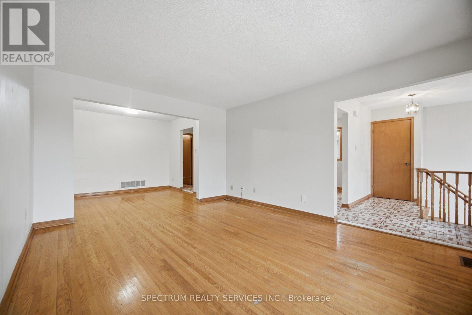 103 JOHN LINDSAY COURT - 11