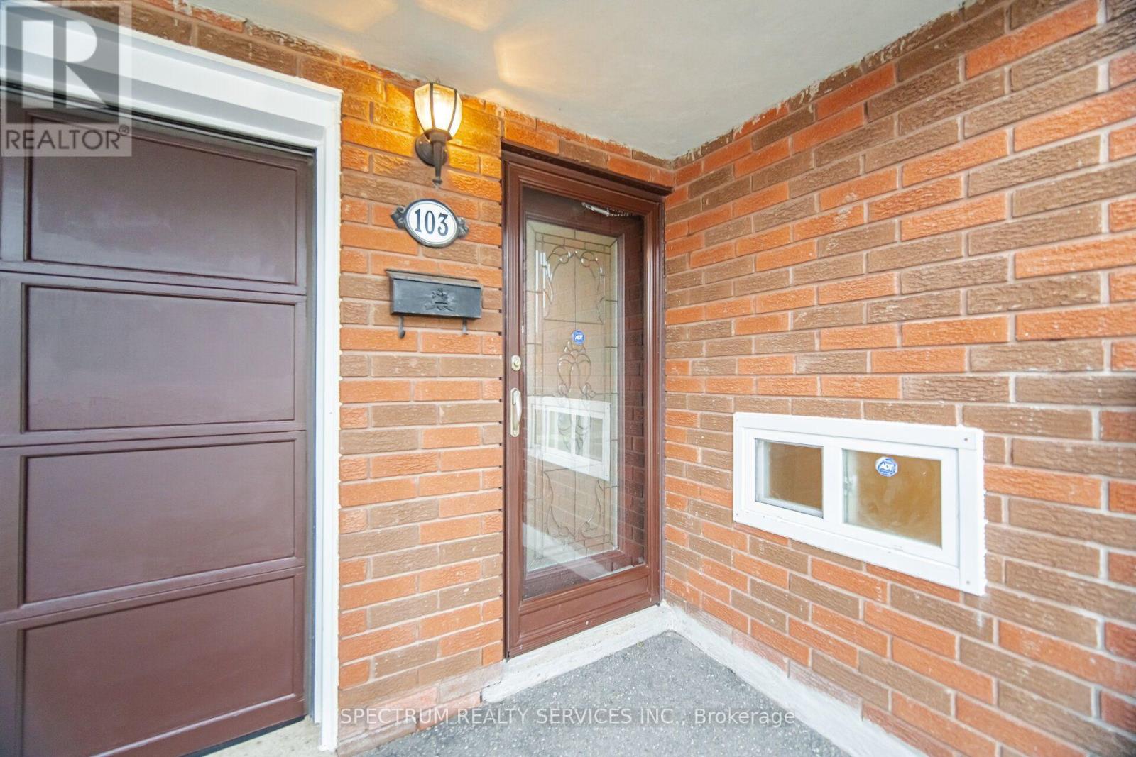 103 JOHN LINDSAY COURT - 30