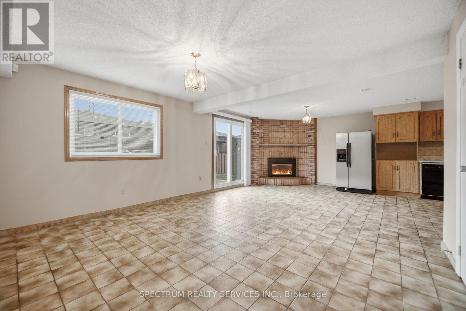 103 JOHN LINDSAY COURT - 36