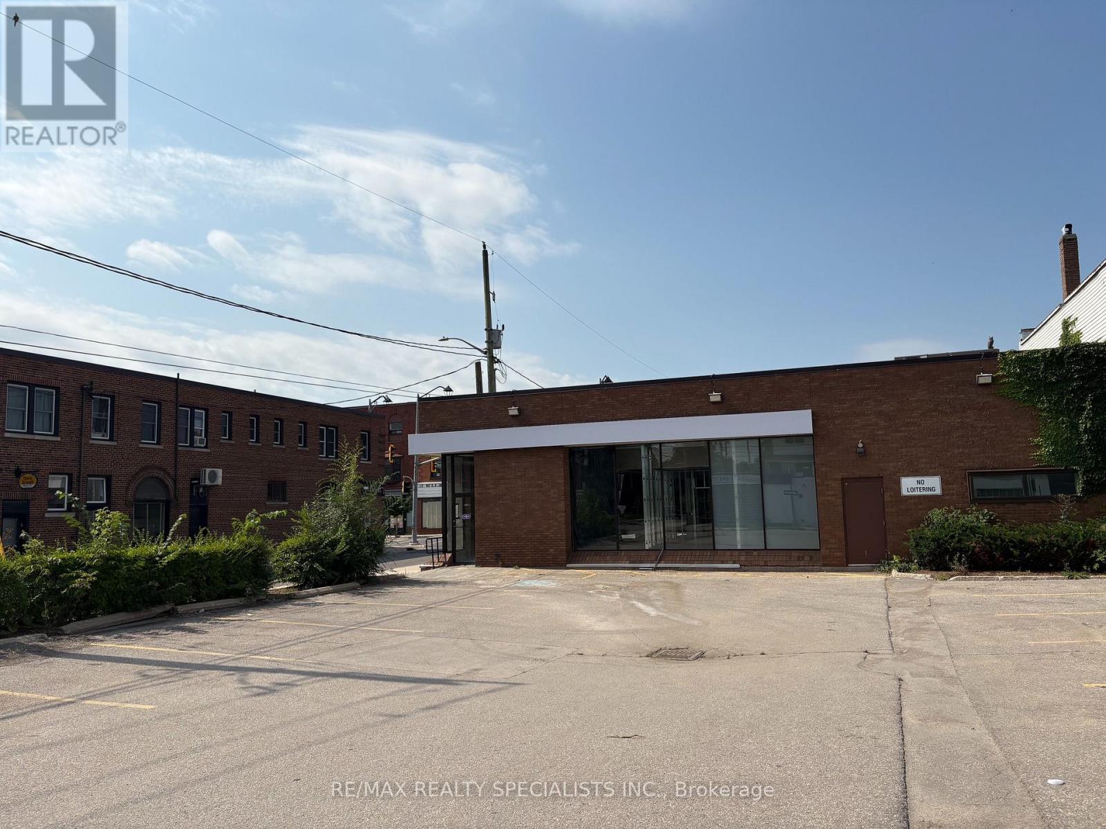 BSMT - 699 KING STREET E — photo 2