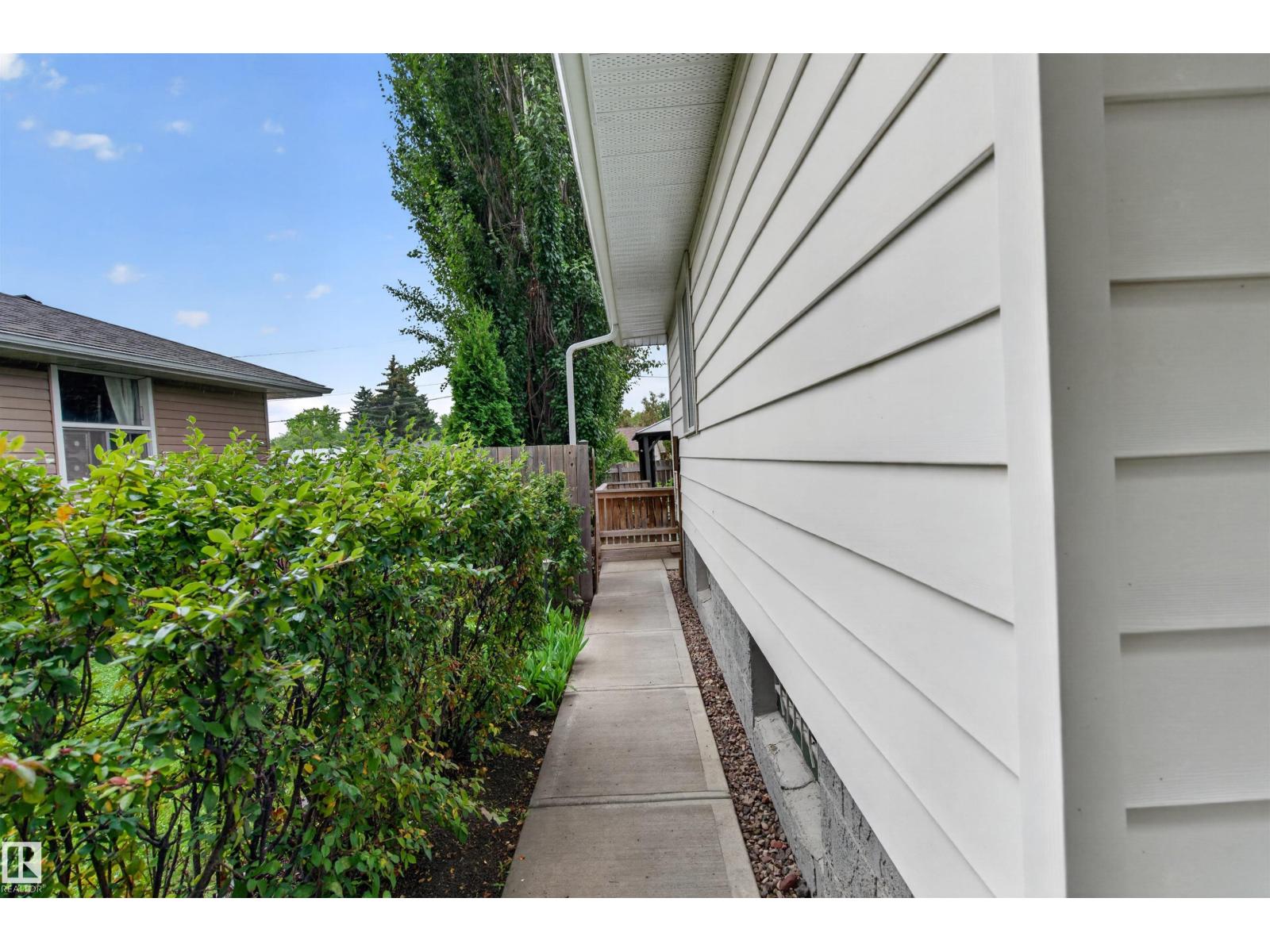 6420 86 ST NW - 40