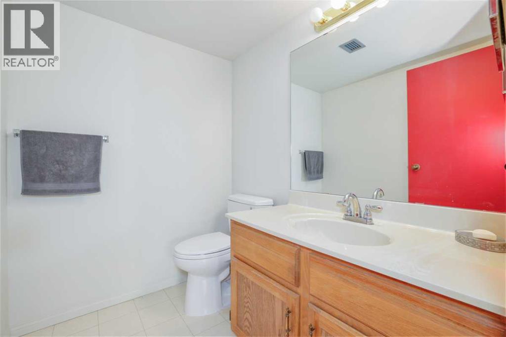#208 80 Point Mckay Crescent NW - 18