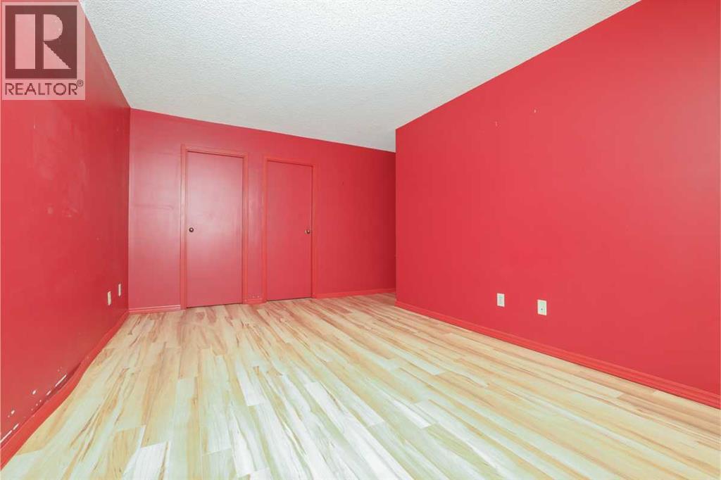 #208 80 Point Mckay Crescent NW - 17