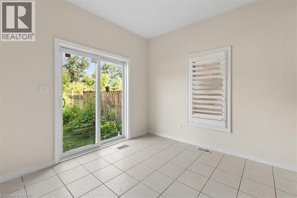 242 MOORLANDS Crescent - 20