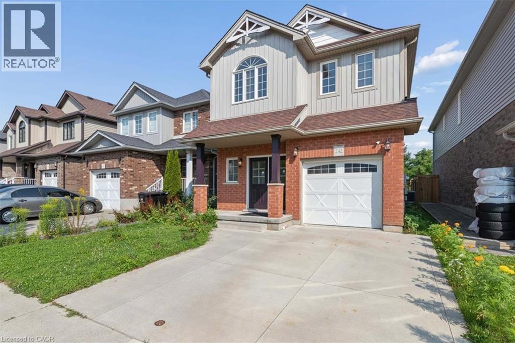 242 MOORLANDS Crescent — photo 2