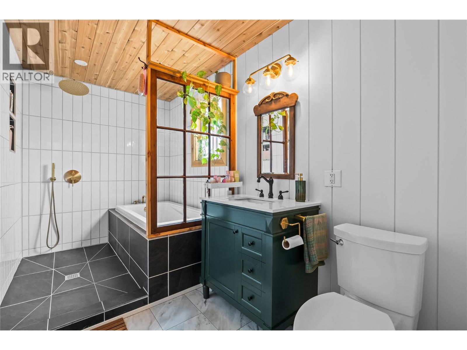 3002 25 Street - Image 16