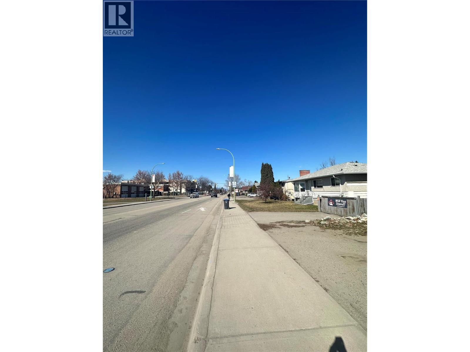 275 Rutland Road N - 2