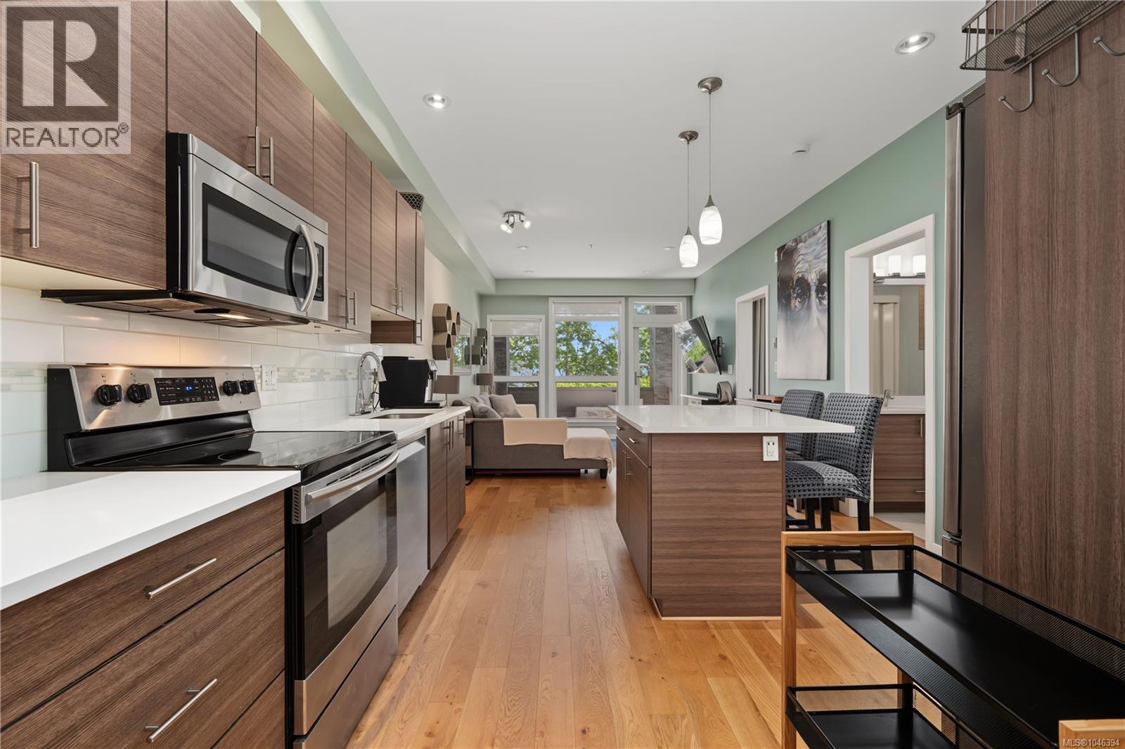 #109 924 Esquimalt Rd - Image 3