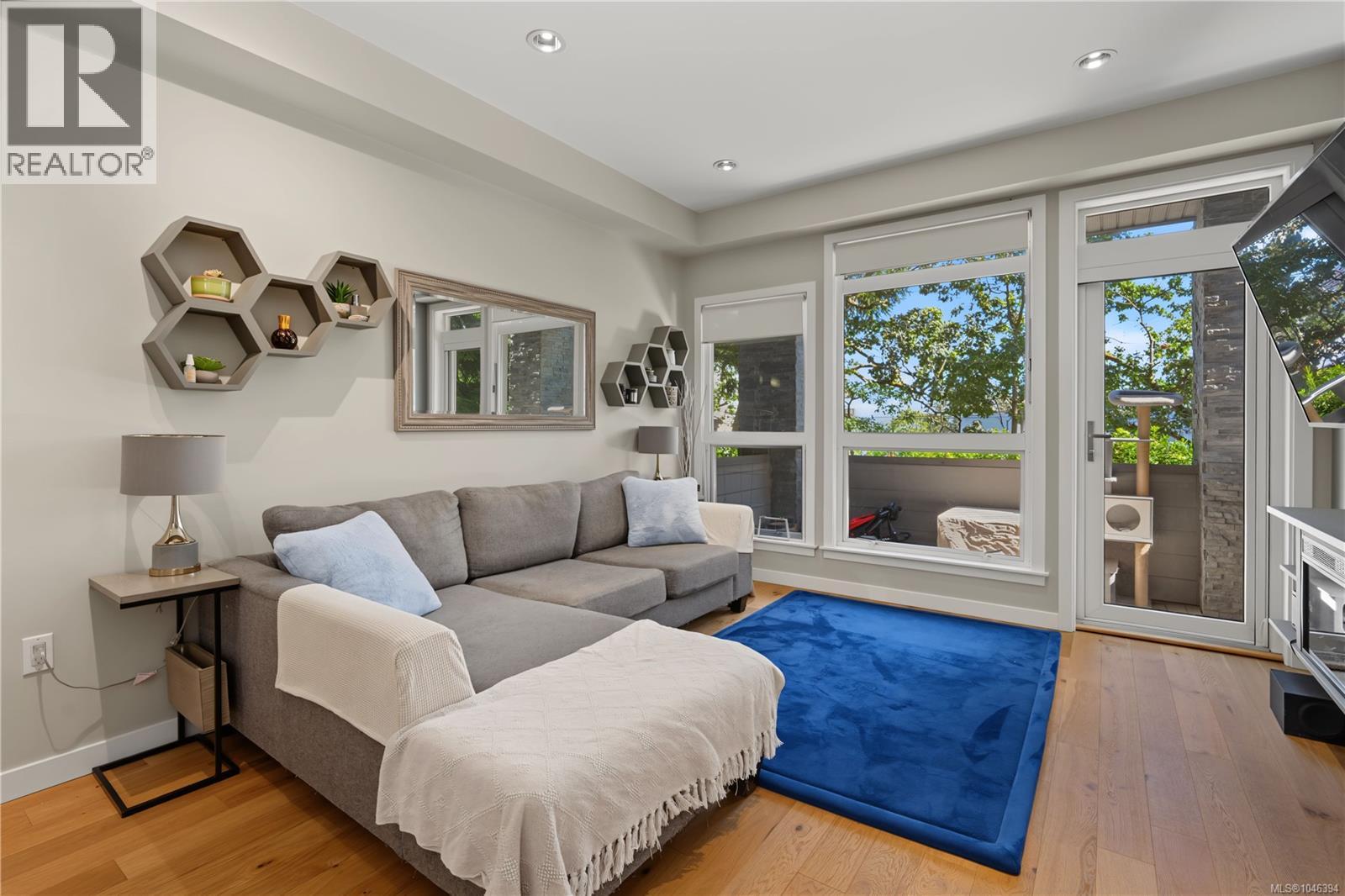 #109 924 Esquimalt Rd - 10