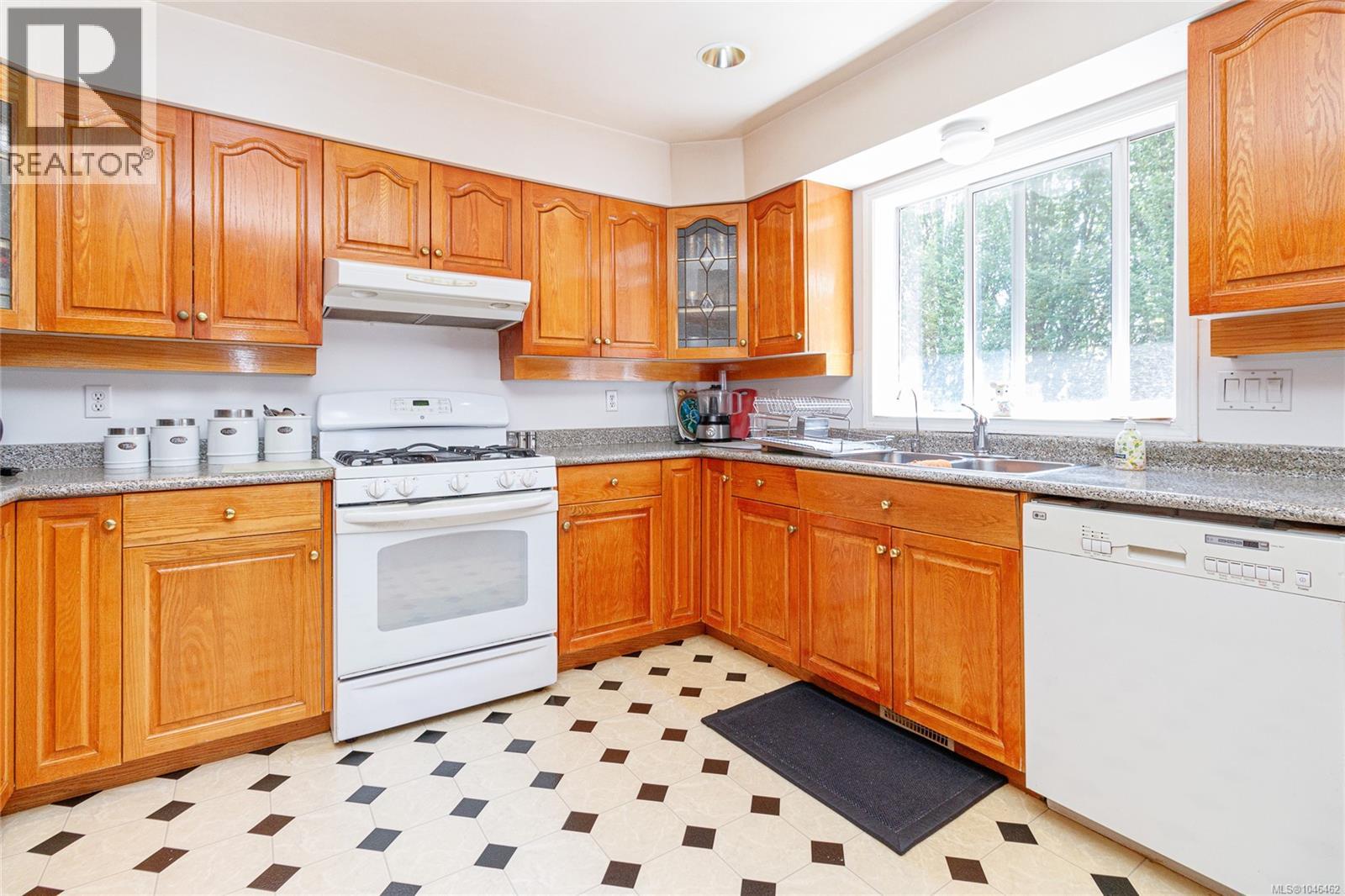 897 Maltwood Terr - Image 10