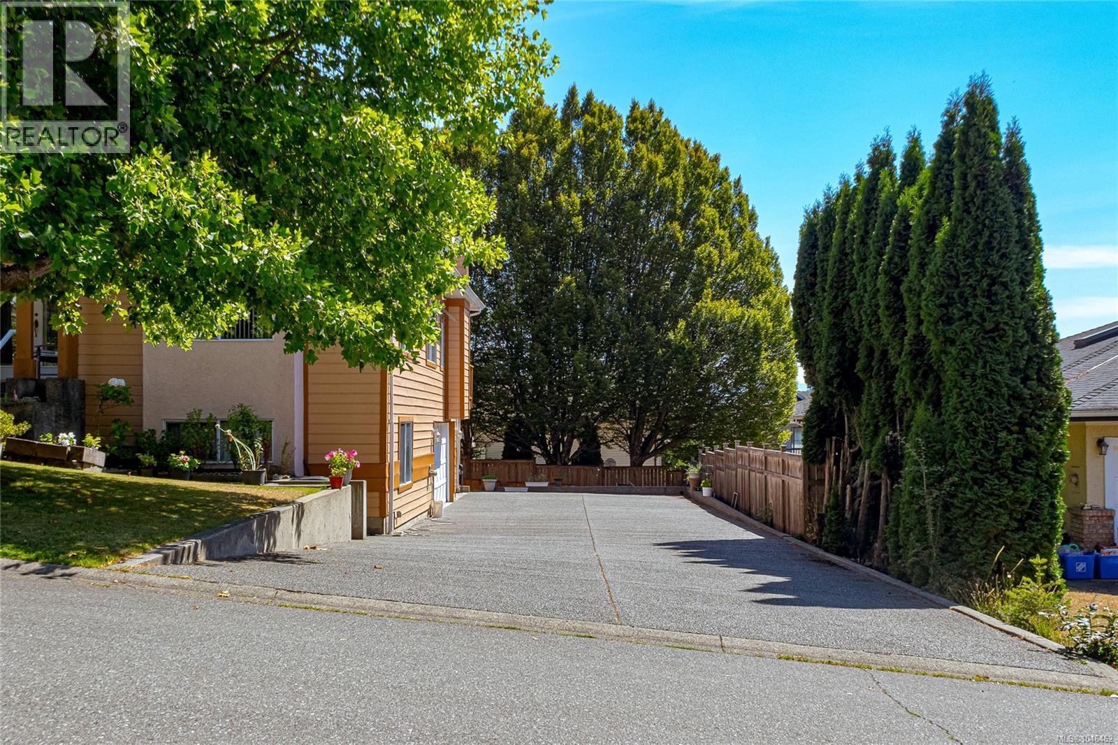 897 Maltwood Terr - Image 6