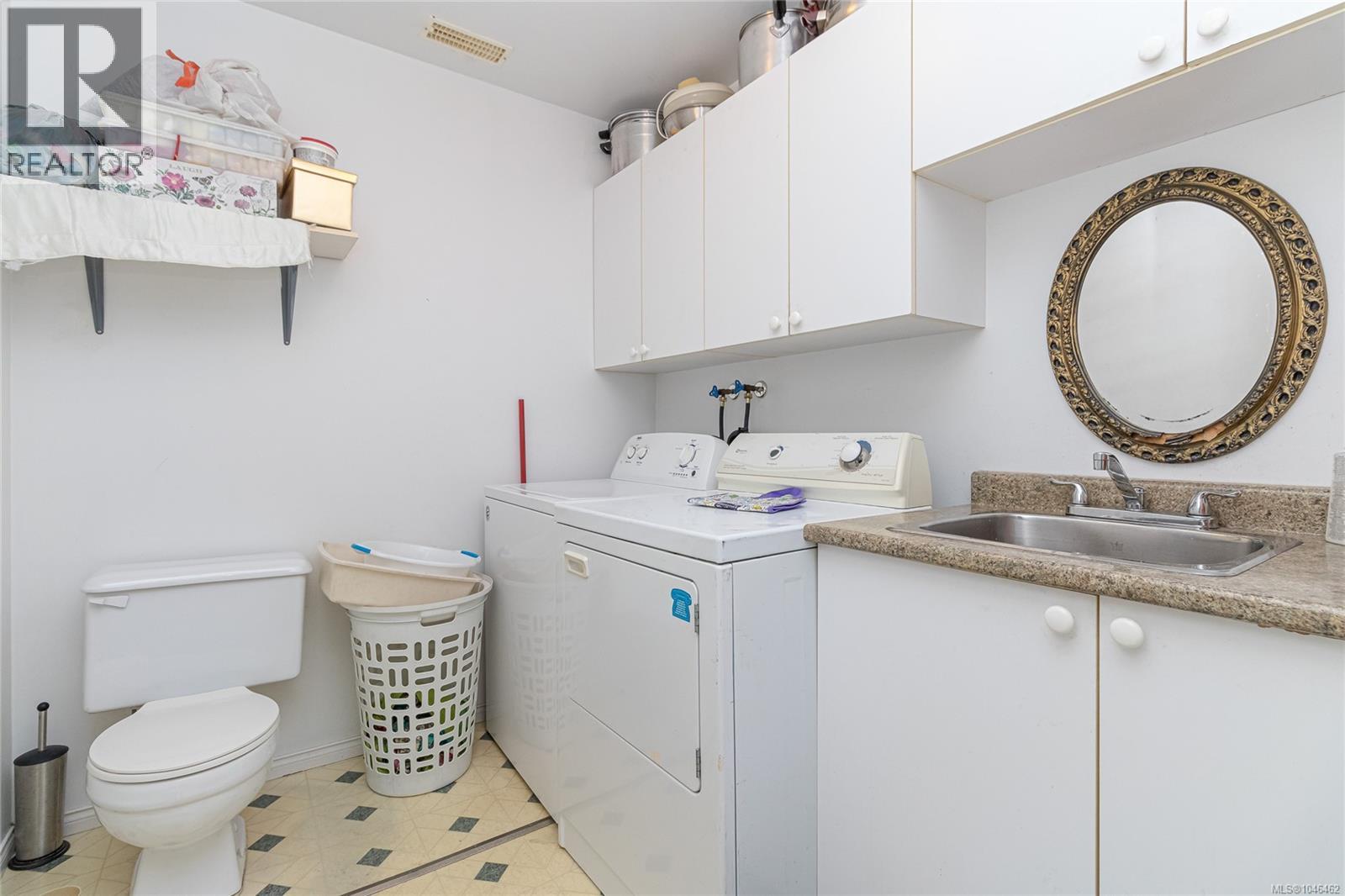 897 Maltwood Terr - Image 43