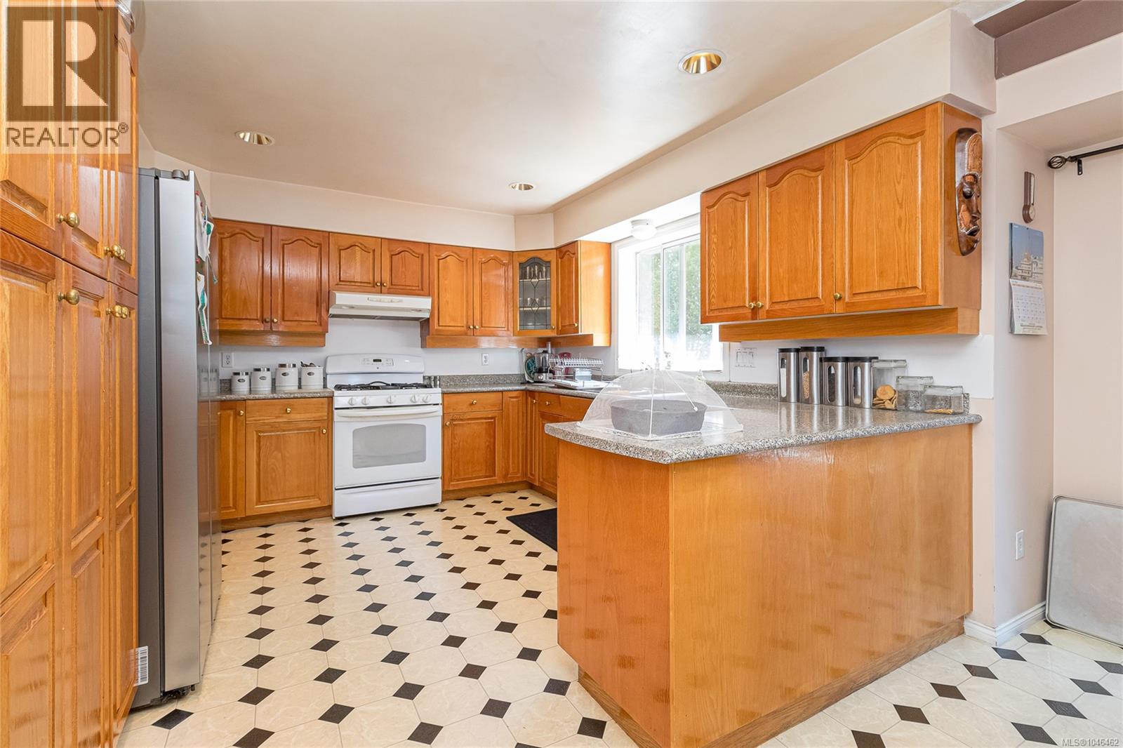 897 Maltwood Terr - Image 9