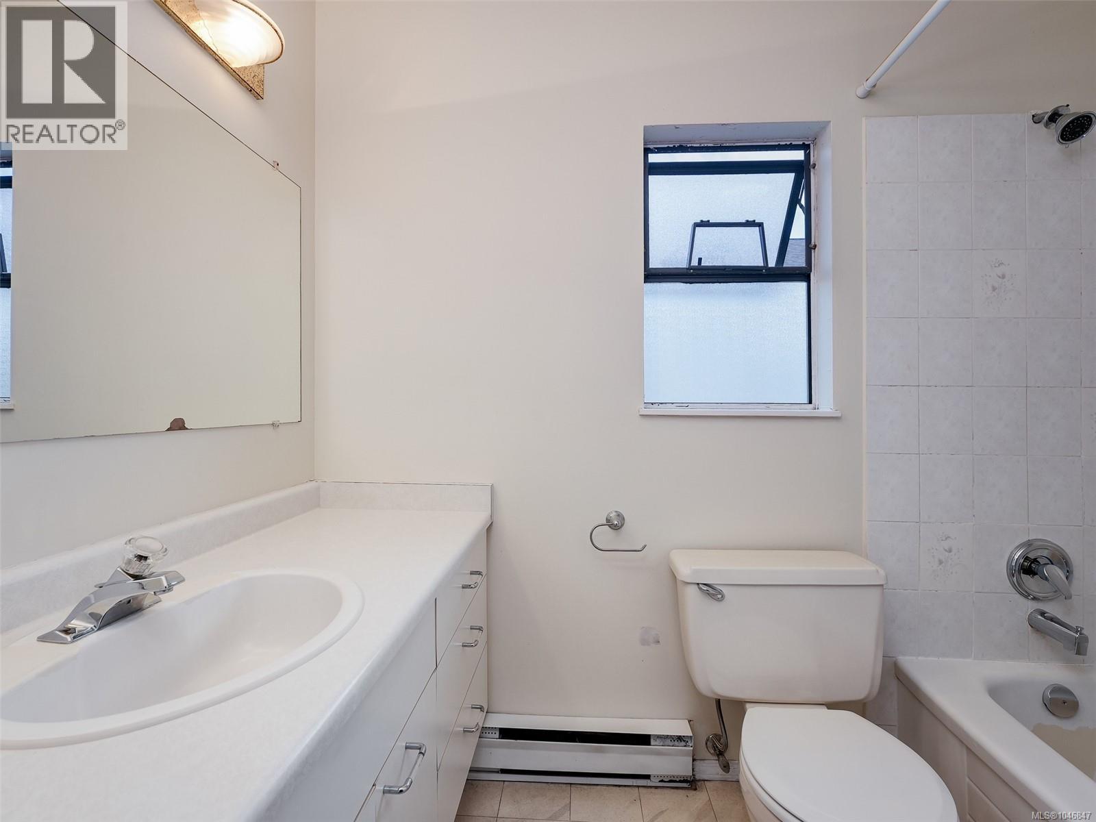111 Michigan St - Image 16