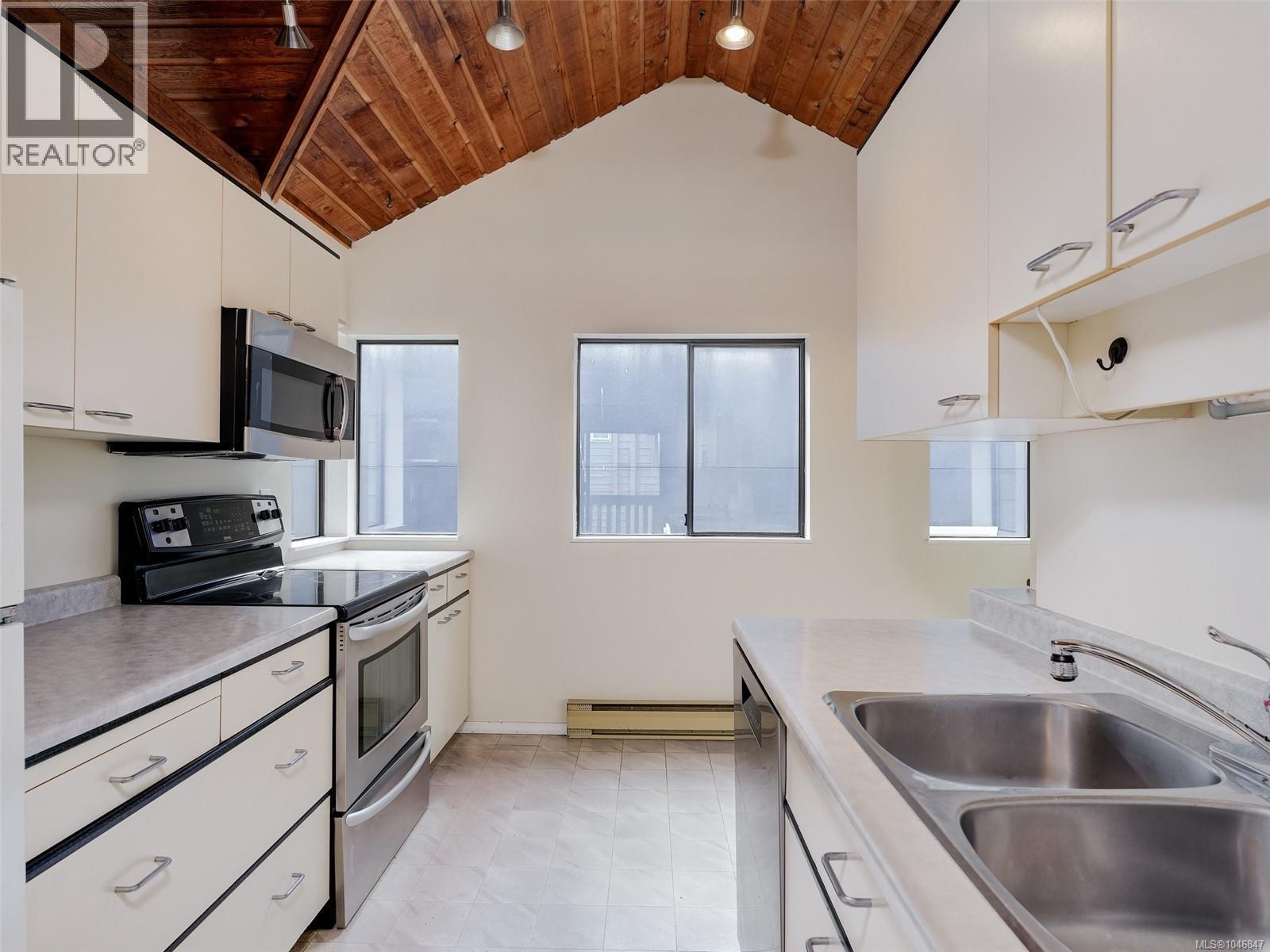 111 Michigan St - 10