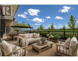 124 - 2 David Eyer Road, Richmond Hill, ON L4S0N6 Photo 9