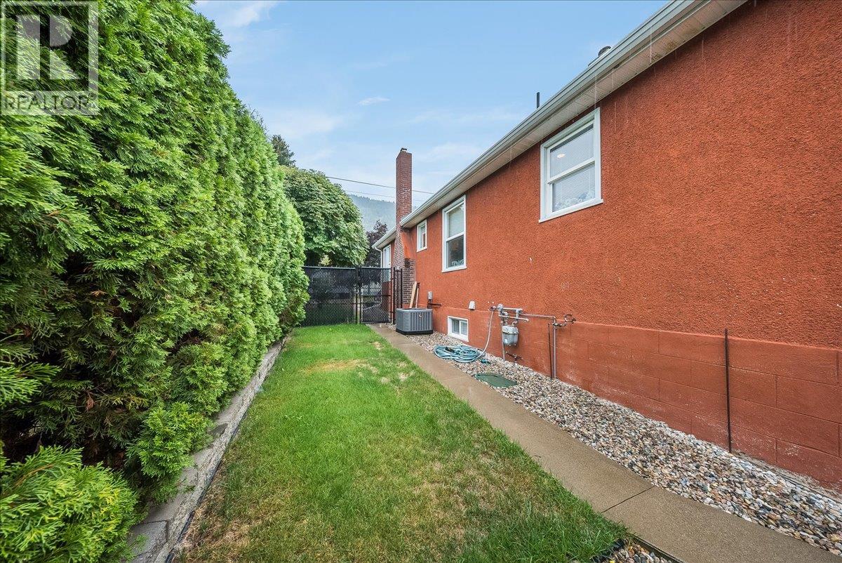 2081 Second Avenue - Image 36