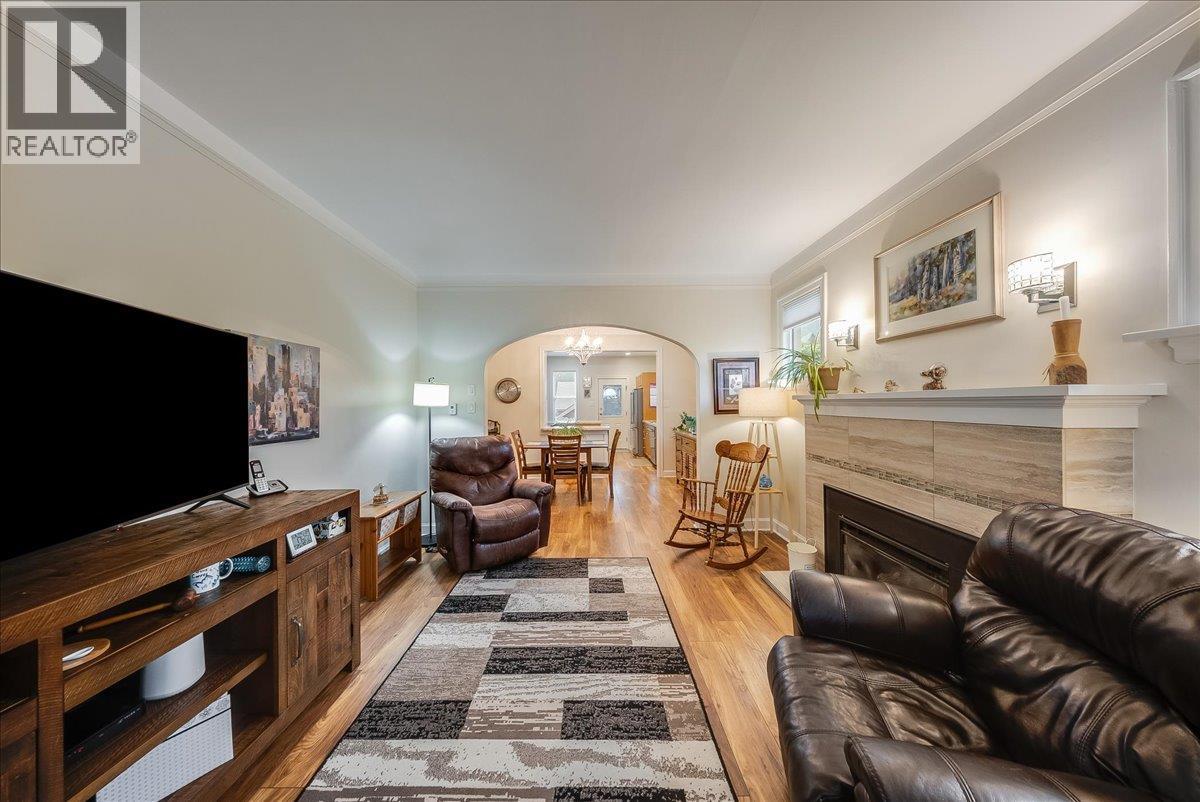2081 Second Avenue - 4