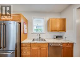 Kitchen - 2081 Second Avenue, Trail, BC V1R1N4 Photo 11