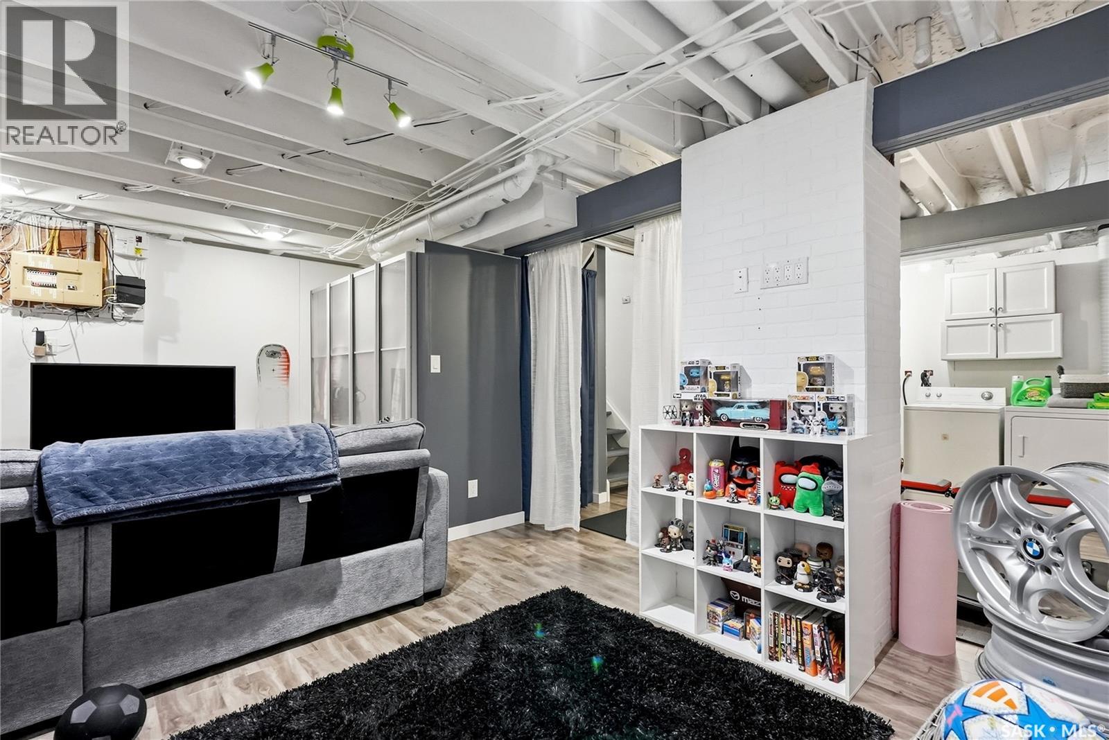 468 Berini DRIVE - Image 32