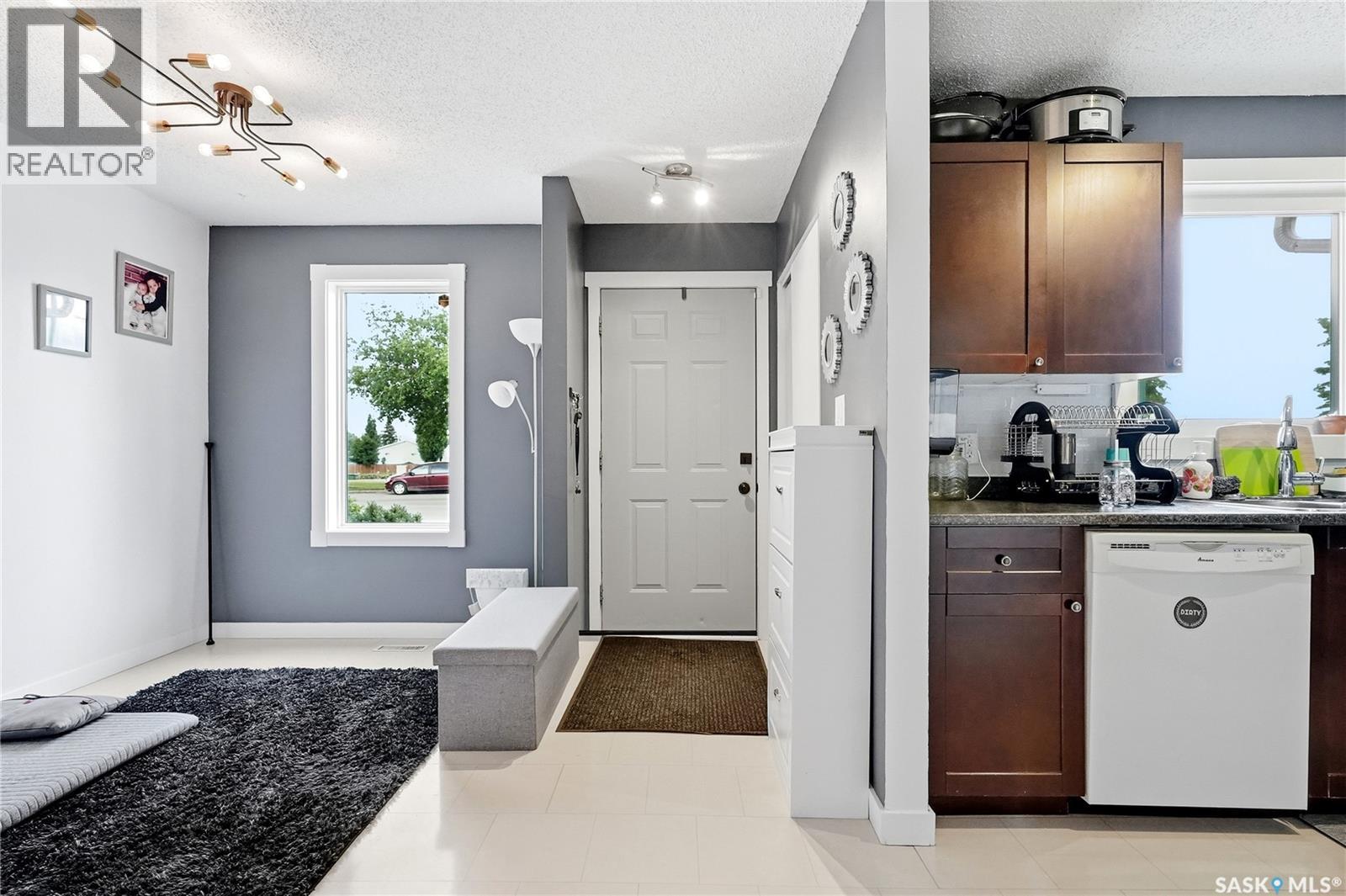 468 Berini DRIVE - Image 4