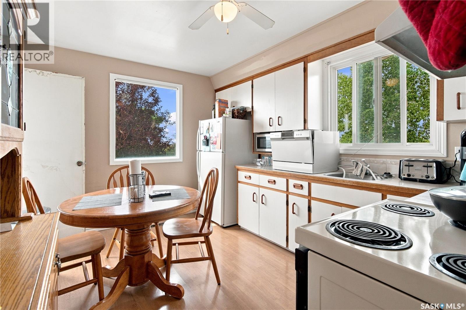 7110-7112 Dewdney AVENUE - Image 4