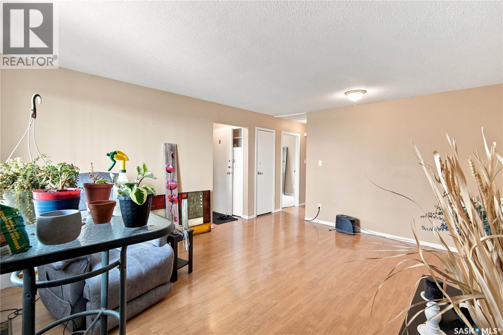 7110-7112 Dewdney AVENUE - 8