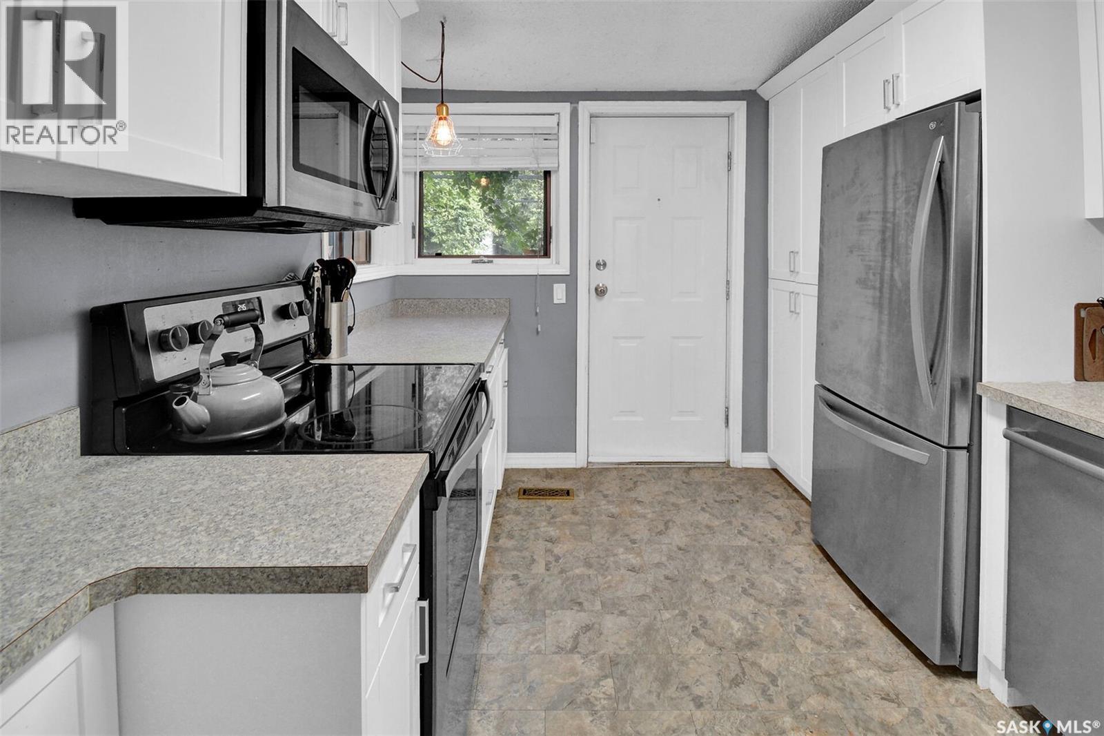310 J AVENUE N - Image 11