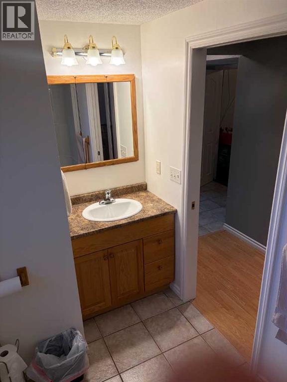 5144 35 Street E - 26
