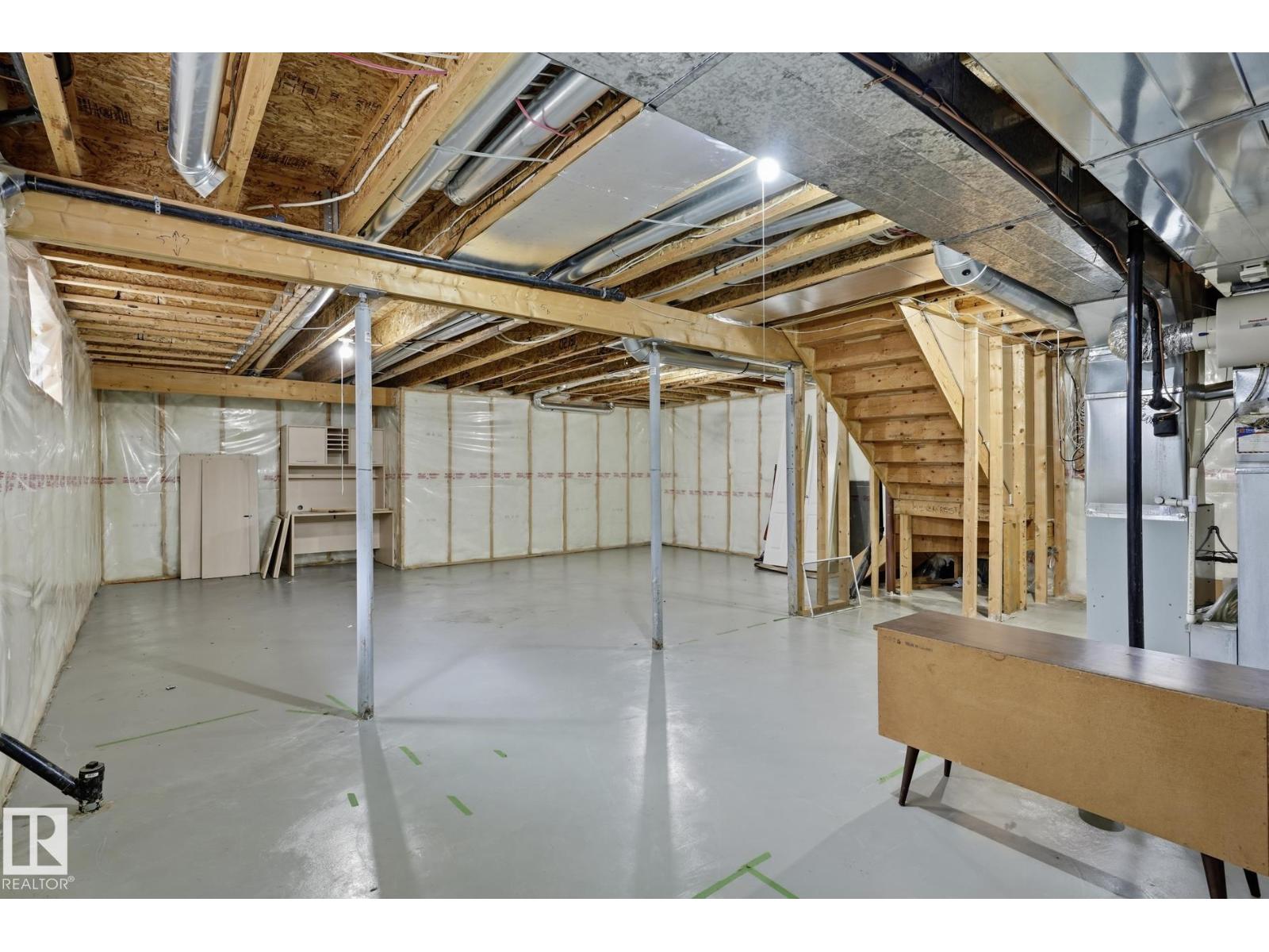 10719 8 AV SW - Image 24