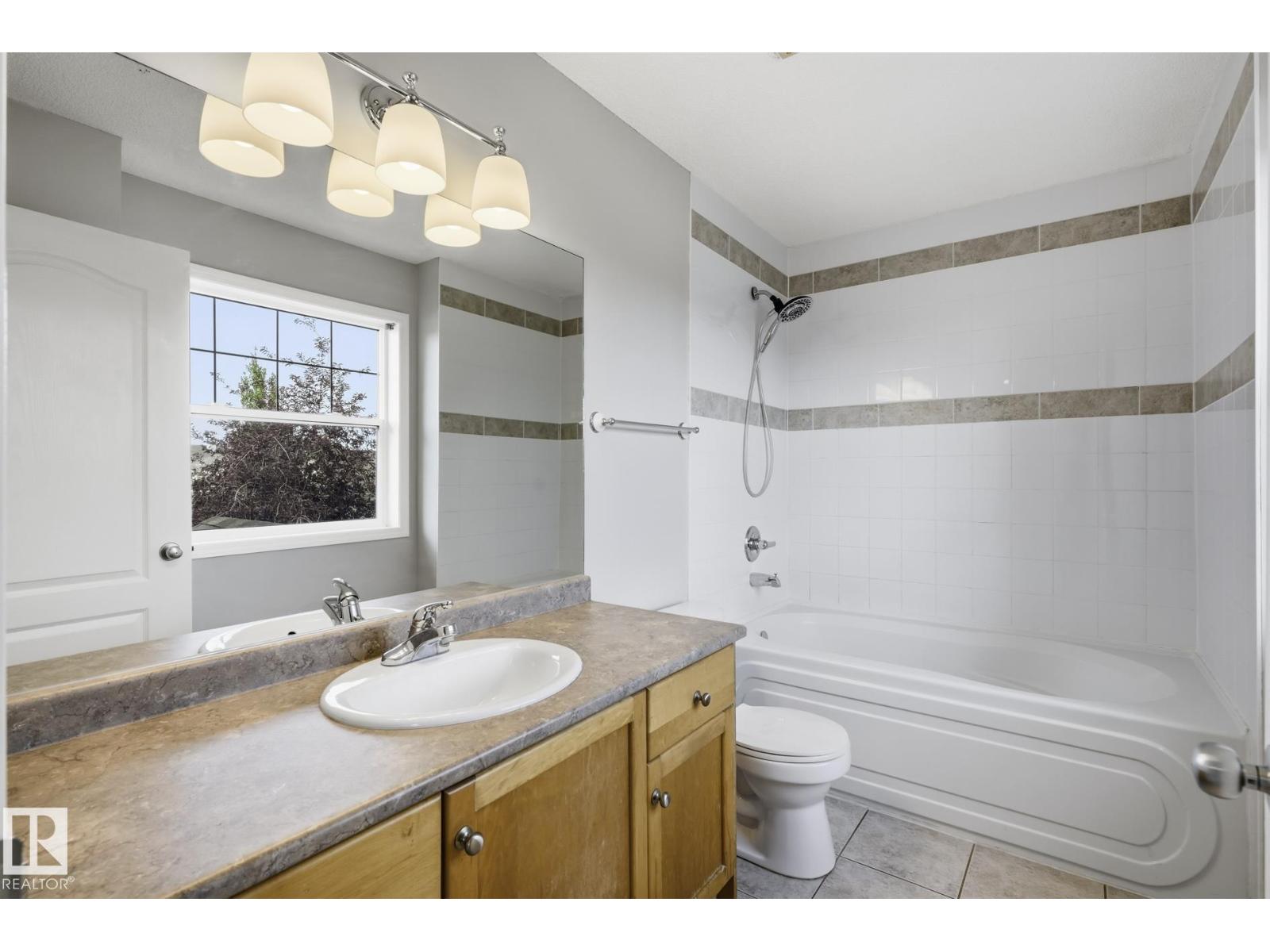 10719 8 AV SW - 17