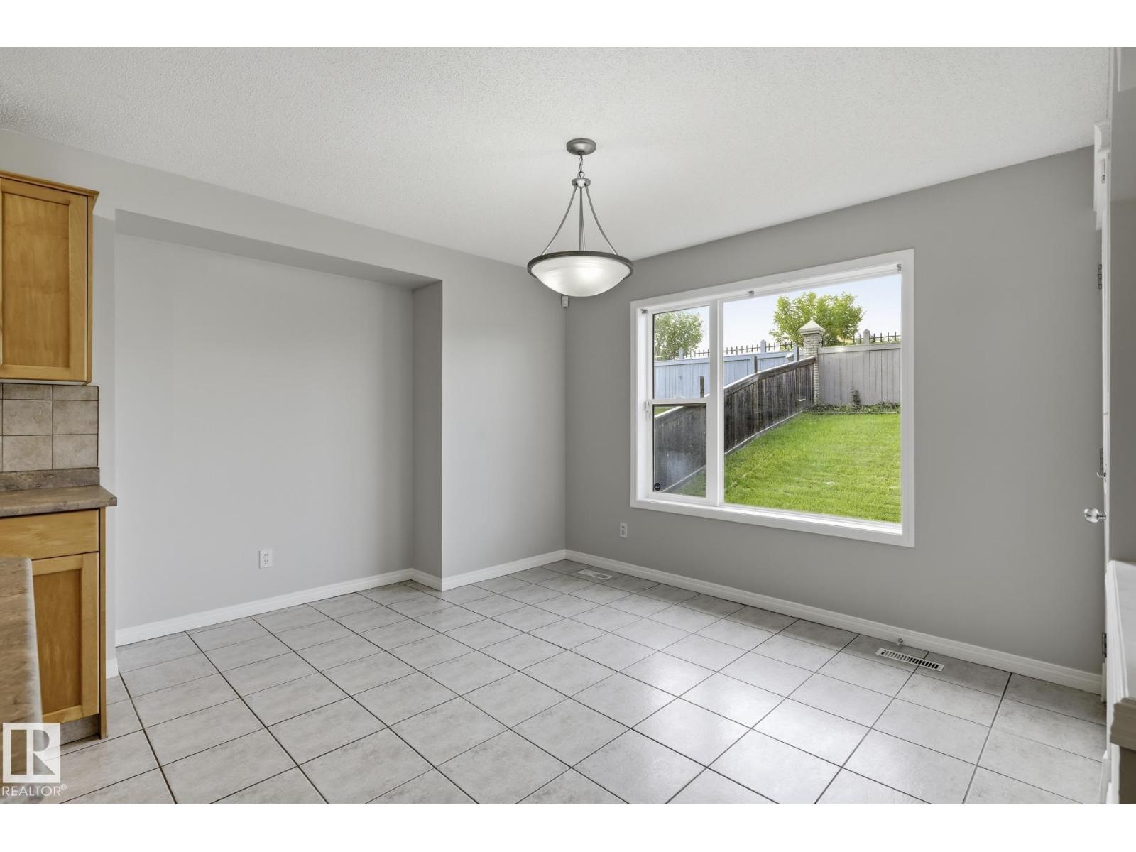 10719 8 AV SW - 8