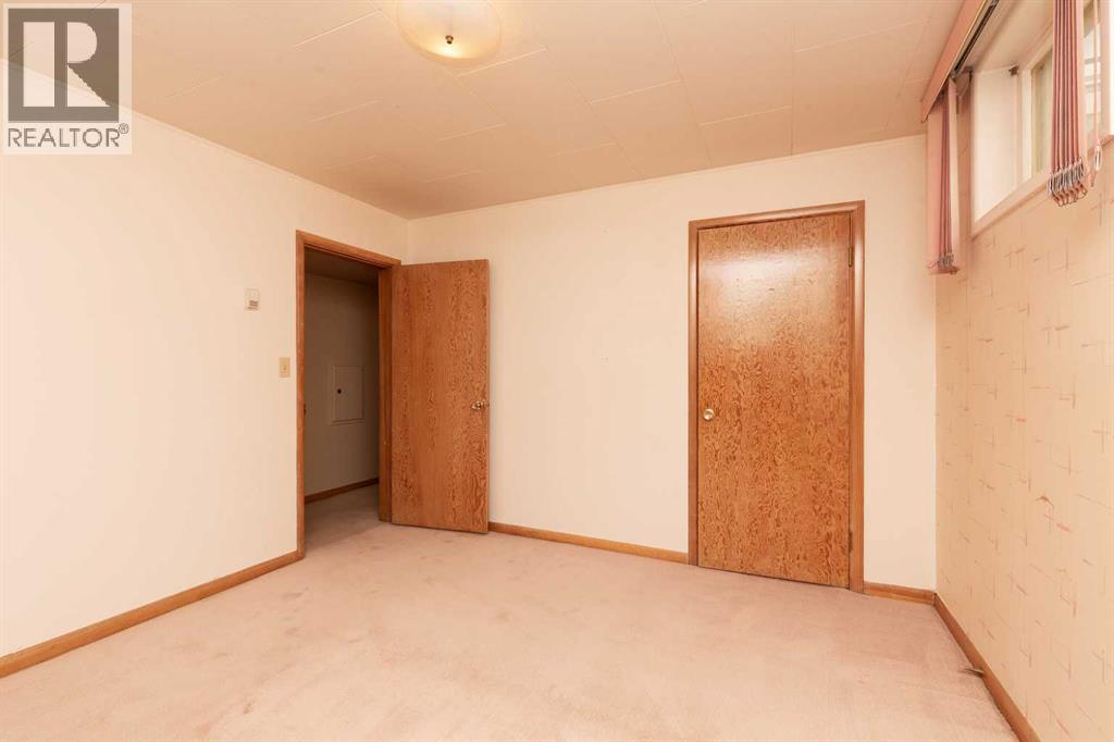 2211 17 Street - 28