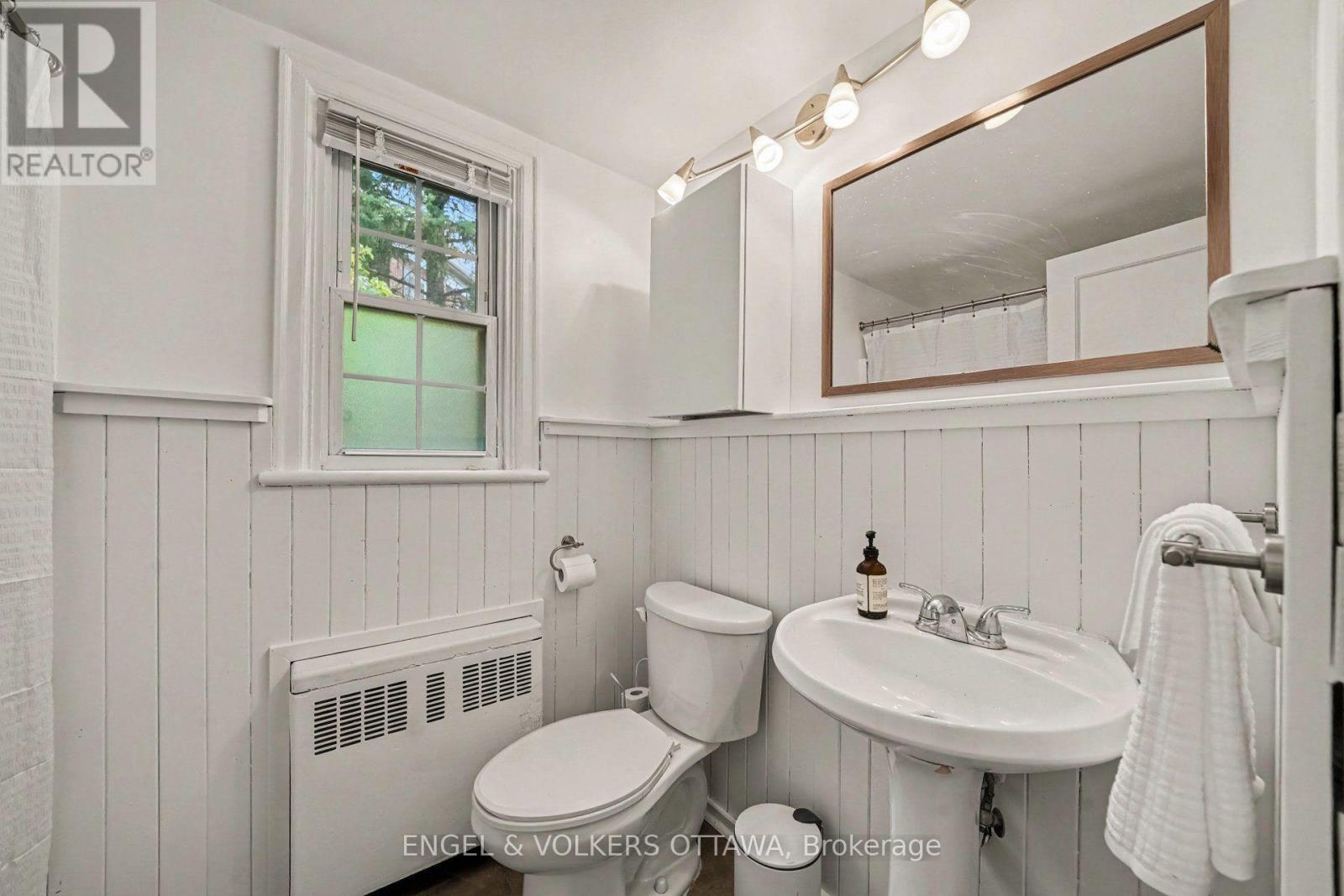 4 Bed, 2 Bath House for Sale in Ottawa – 107 IVY CRESCENT, Ottawa – MLS# X13677578 - Image 20