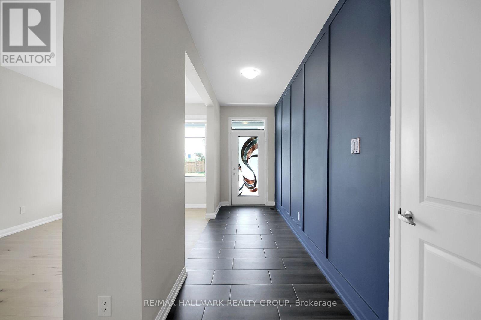 Front entrance foyer
